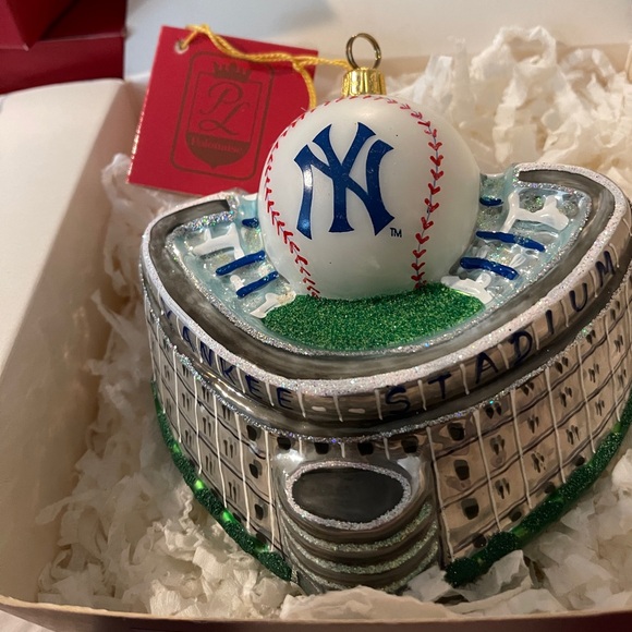 New York Yankees Baseball Stadium Polonaise Hand Blown Glass Christmas Ornament - Picture 2 of 8